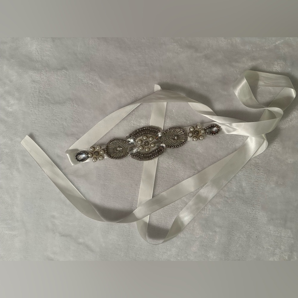 NWOT rhinestone & pearl white ribbon belt. Bridal / prom